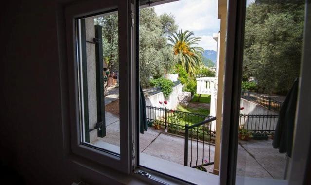 Apartments & Rooms M Petrovac Екстериор снимка
