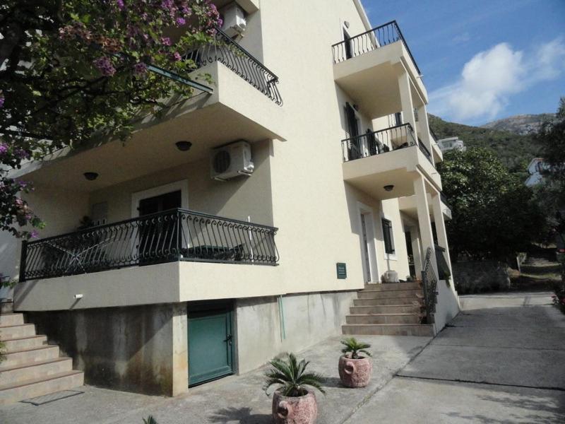 Apartments & Rooms M Petrovac Екстериор снимка